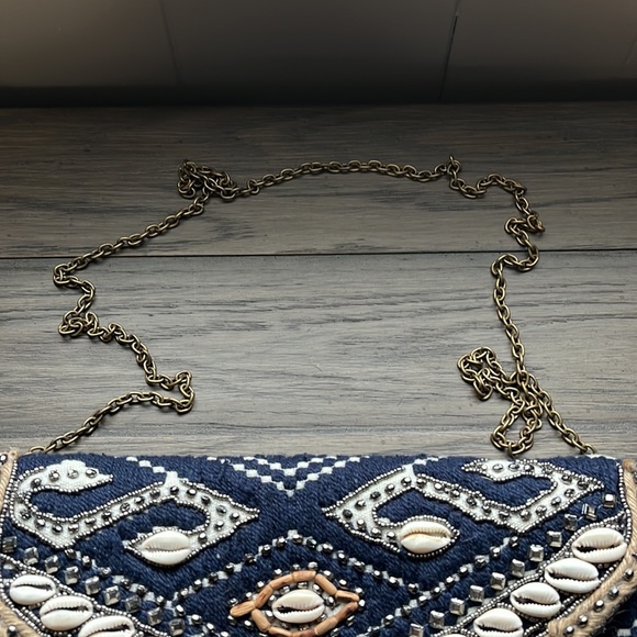 Seashell Clutch - Picture 2 of 3